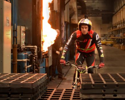 1b) Look of determination as Dougie Lampkin approaches the furnace bed